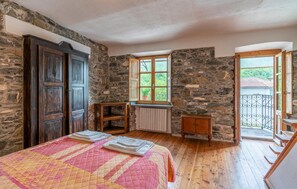 4 bedrooms, travel crib, free WiFi