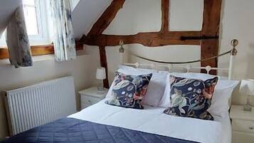 3 slaapkamers, een strijkplank/strijkijzer, gratis wifi, beddengoed