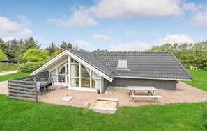Outdoor dining - Pet friendly home in Hvide Sande with sauna (Hvide Sande)