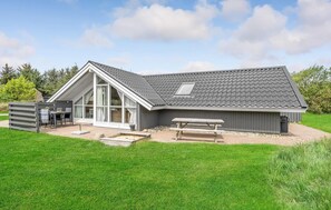 Outdoor dining - Pet friendly home in Hvide Sande with sauna (Hvide Sande)
