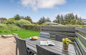 Outdoor dining - Nice home in Hvide Sande with sauna (Hvide Sande)
