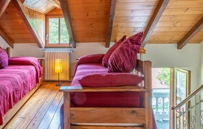 Cuna de viaje, wifi gratis y ropa de cama