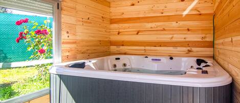 Bain à remous intérieur