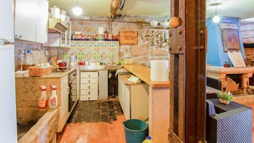 Frigorifero, forno, piano cottura, lavastoviglie