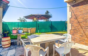 Outdoor dining - Nice home in A Peroxa with house a panoramic view (A Peroxa)