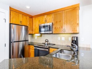 Fridge, microwave, oven, stovetop - Spend the 4th of July at Marriott's Timber Lodge (South Lake Tahoe)