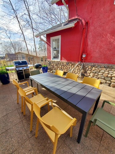 Artsy Tartsy Bunk House off West Lake Okoboji