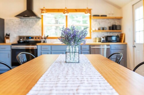 Remodeled 1920s Charmer Near ETSU, JCMC & Downtown