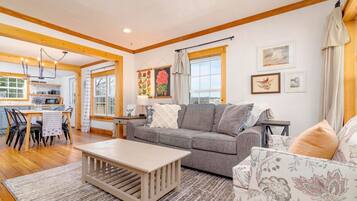 Televisión y chimenea