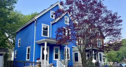 Sweet House with yard at prime location