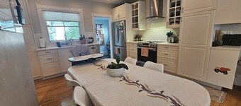 Family House with yard at prime location