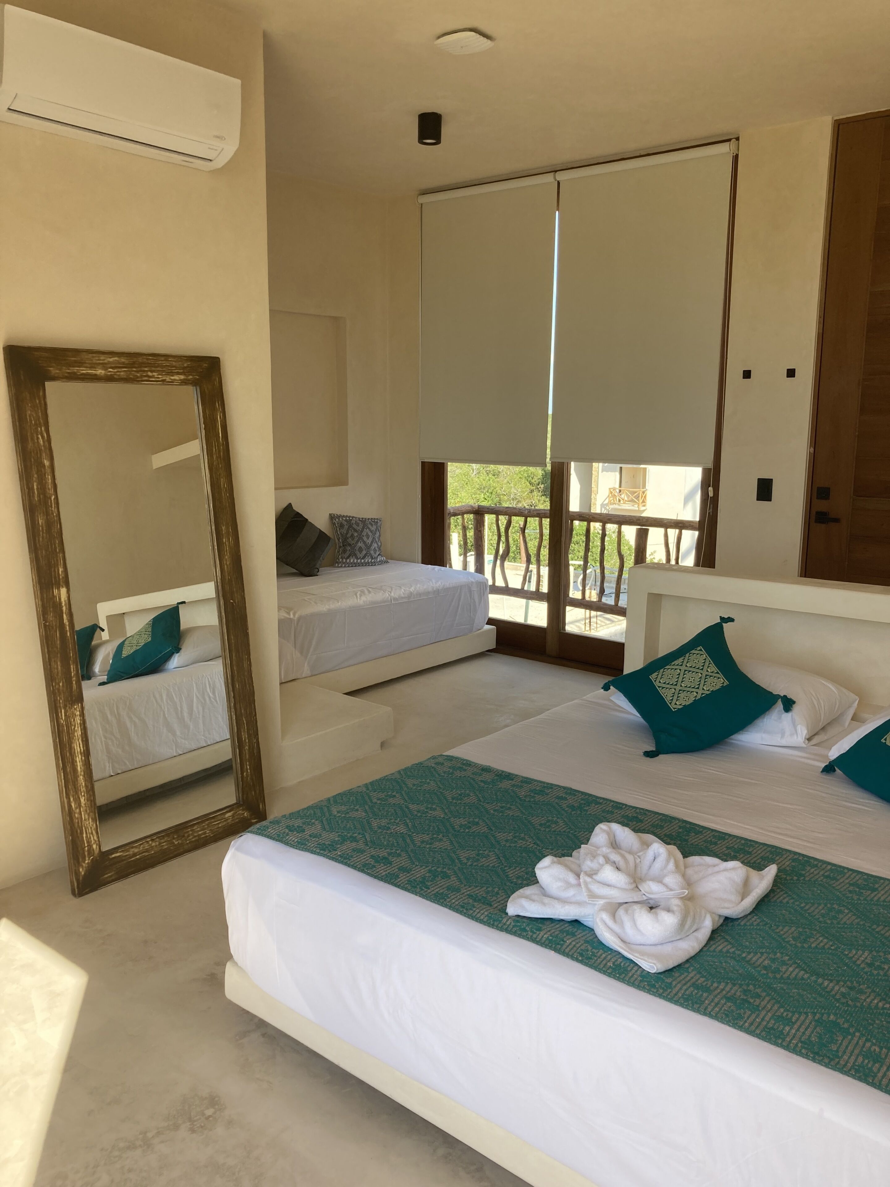 Suite (Cielo) | Decoración personalizada, muebles diferentes y wifi gratis 