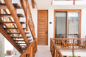 Decoración personalizada, muebles diferentes y wifi gratis 