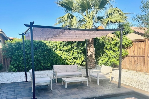 Piscina a l'aire lliure i piscina climatitzada