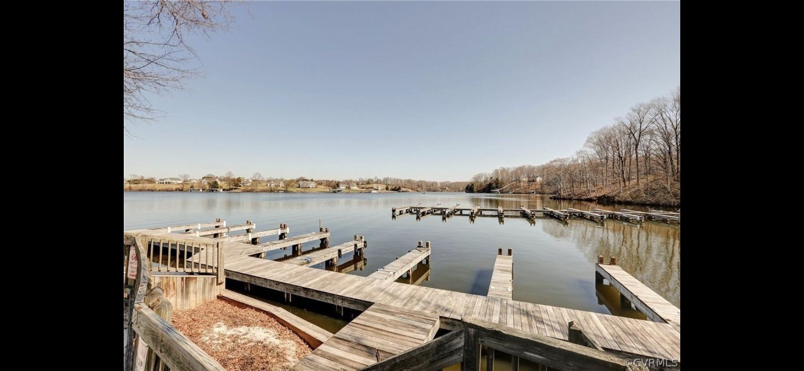 Waterview Lake Anna home, boat slip, beach, fire pit, 1-acre, deck