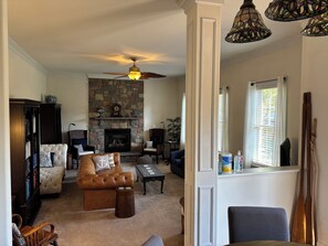 Smart TV, fireplace, books - Waterview Lake Anna home, boat slip, beach, fire pit, 1-acre, deck (Mineral)