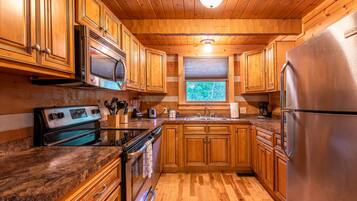 KĂŒhlschrank, Mikrowelle, Ofen, Herdplatte