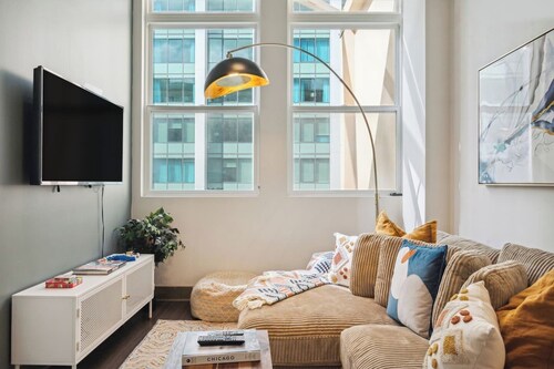 Cozy Downtown MICH AVE #7 | gym+rooftop