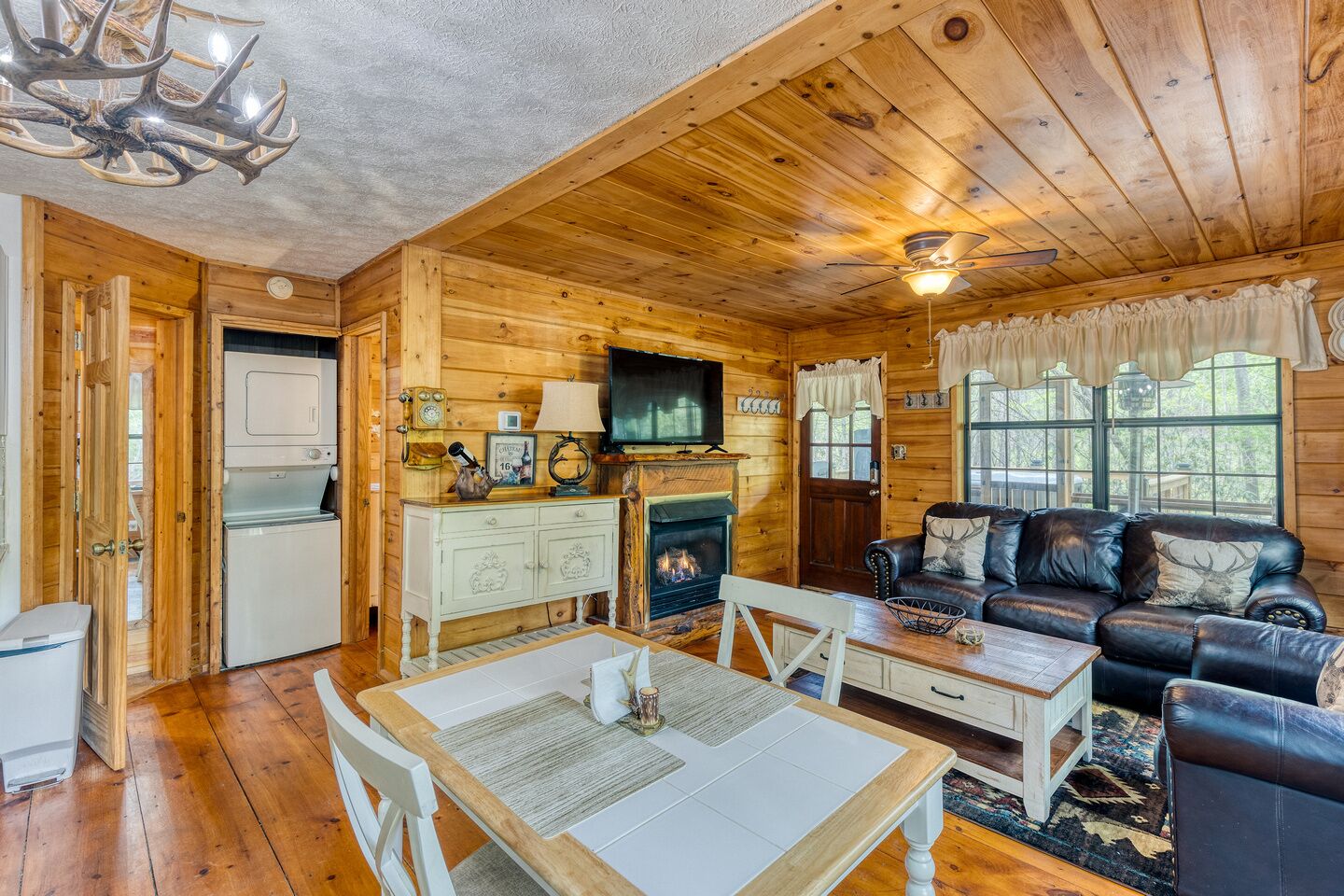 Smart TV, fireplace