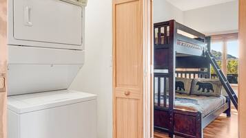 4 chambres, bureau, Wi-Fi gratuit, draps fournis