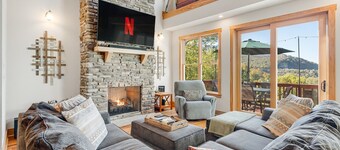 Hibernation Station – Ski Escape, Hot Tub, Gameroom & Mountain Views Near AVL