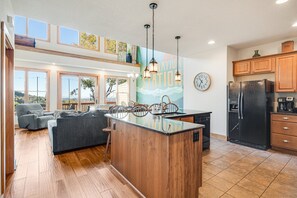 Interior - Blue Ridge Home with Views-Hot Tub-Gameroom/Close to Skiing-Hiking-Asheville! (Mars Hill)