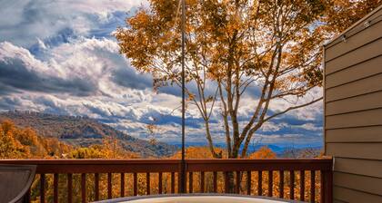 Blue Ridge Home with Views-Hot Tub-Gameroom/Close to Skiing-Hiking-Asheville!