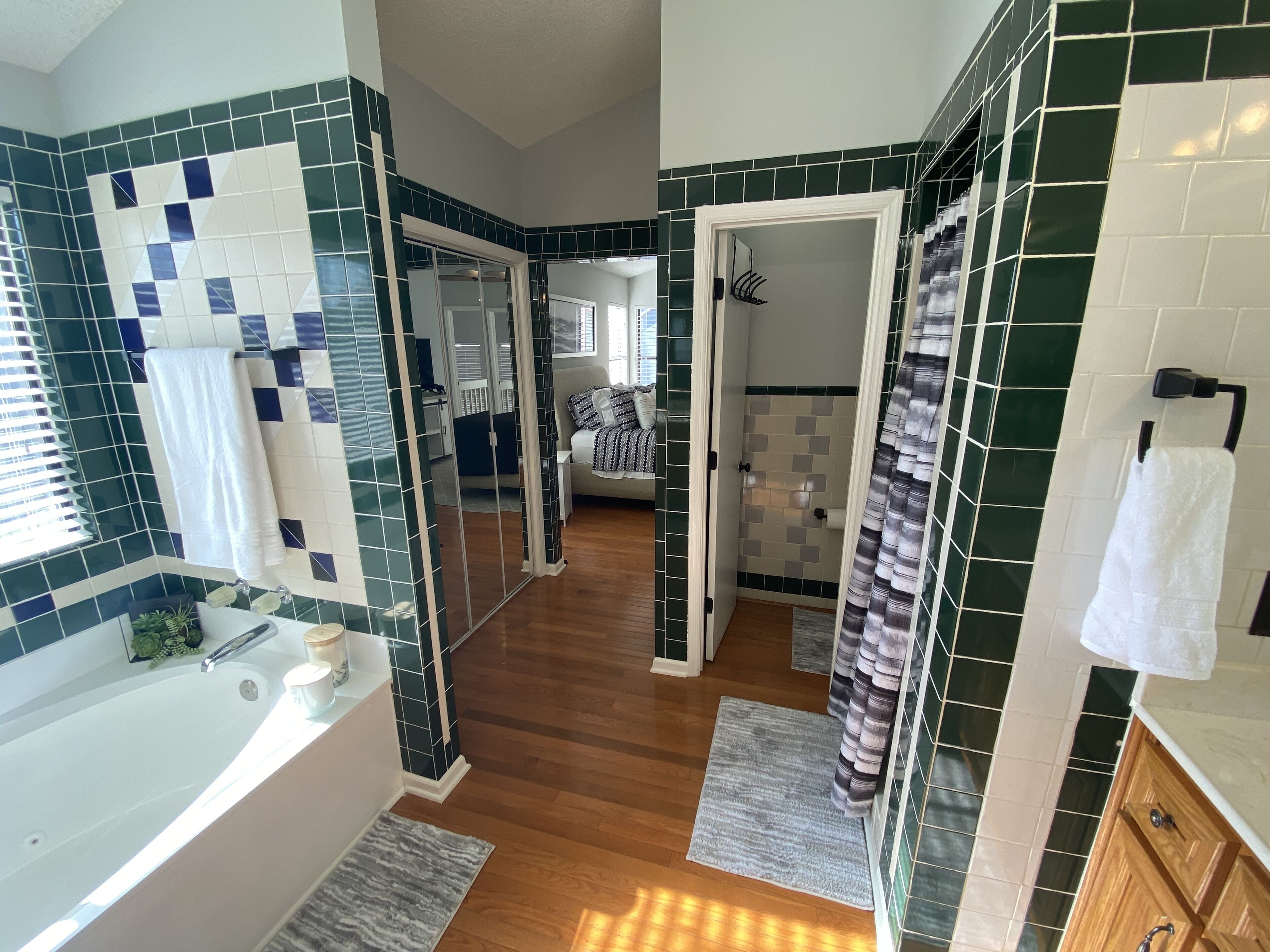 Duschwanne, Whirlpool, Haartrockner, Bidet