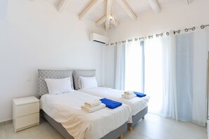 2 bedrooms, iron/ironing board, free WiFi, bed sheets - Villa Loki: Brand New, Large infinity pool, WiFi, Sea Views (Sinies)