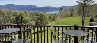 Panoramic Lakeviews, come enjoy any season. Bolton Landing-2 minutes from Town!