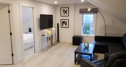 Large 2BR, new beautiful modern fully renovated apt just off Main St. Picton