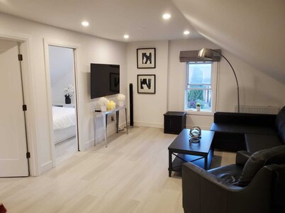 Large 2BR, new beautiful modern fully renovated apt just off Main St. Picton