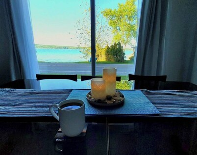 Lake Escape - PRIVATE LAKEFRONT WITH KAYAKS, DOCK, AND BEACH BONFIRE RING!