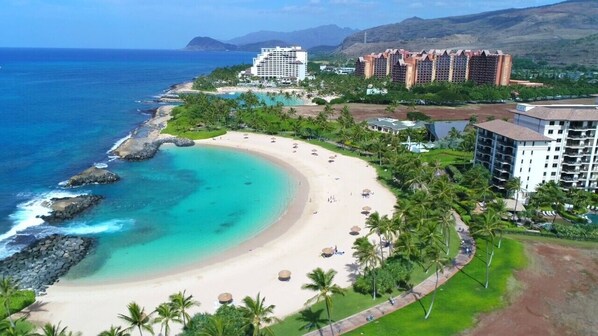 Beach nearby, sun loungers, beach towels