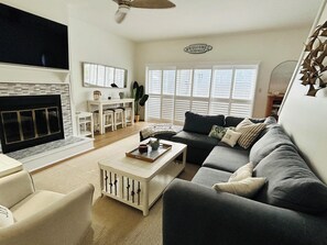 Smart TV, fireplace