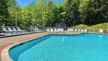 室内游泳池,室外游泳池