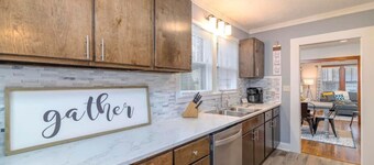 Cozy Bristol Retreat  2 Blocks from State Street