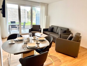 Unclassified image, 3 of 15, button