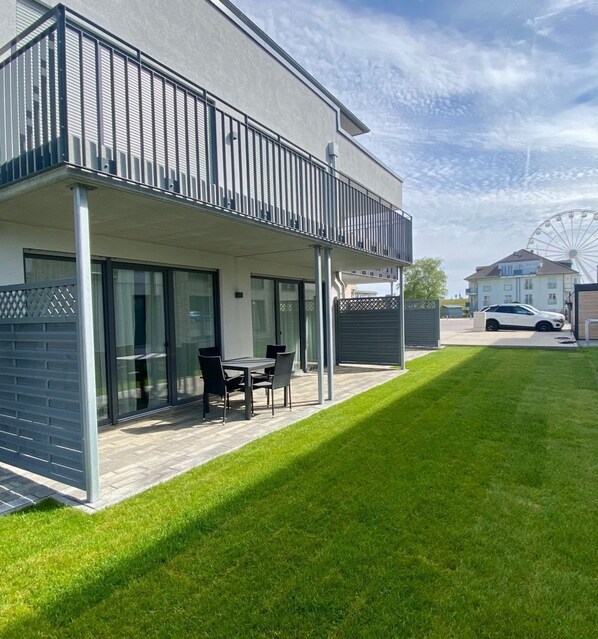 Outdoor dining - 2702 - Strandwiese 16 - Apartment 2702 in the Strandwiese (Dahme)