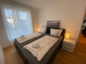 2 bedrooms, iron/ironing board, WiFi