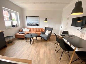 Fernseher, Tischtennisplatte