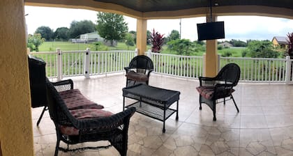 Farm Style Within the City / El Rancho