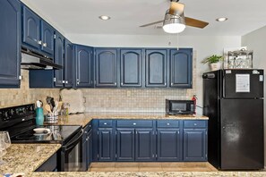 Fridge, microwave, oven, stovetop - Private Waterfront Cove | Game Room | Dock | Pet Friendly | Fire Pit | Kayaks | Family Time (Mabank)