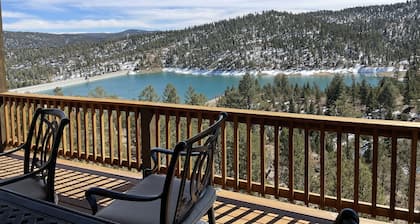 Wonderful retreat lake house, close to great hiking trails