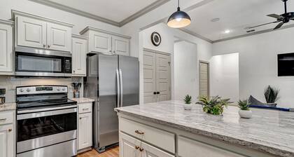 STAY TYLER @ Vine- near shops- Fast Wifi