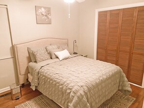 4 camere, una scrivania, ferro/asse da stiro, Wi-Fi gratuito