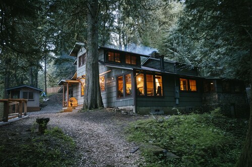 Three waterfalls, a river and Lodge.