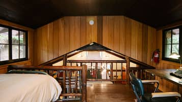 4 Schlafzimmer, Schreibtisch, BĂŒgeleisen/BĂŒgelbrett, kostenloses WLAN