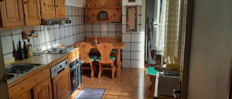 Kühlschrank, Ofen, Geschirrspüler, Toaster