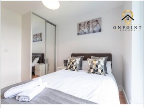 2 habitaciones, tabla de planchar con plancha, wifi y ropa de cama 